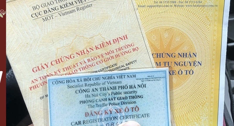 Phát hiện tài xế dùng giấy phép lái xe, tem đăng kiểm giả